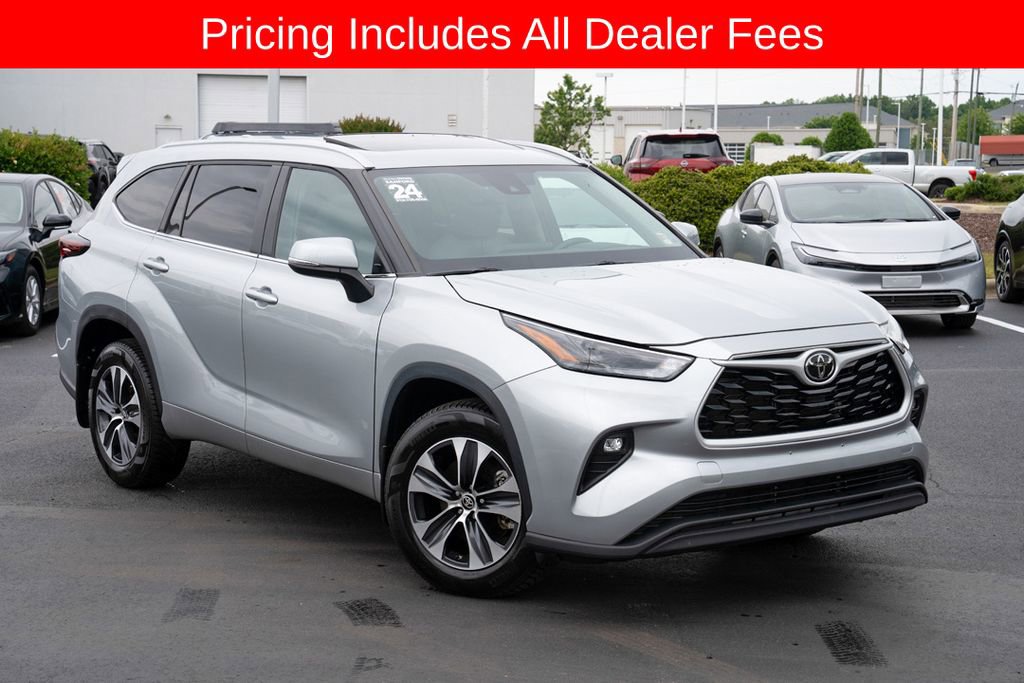 Used 2024 Toyota Highlander XLE AWD/4WD image 1