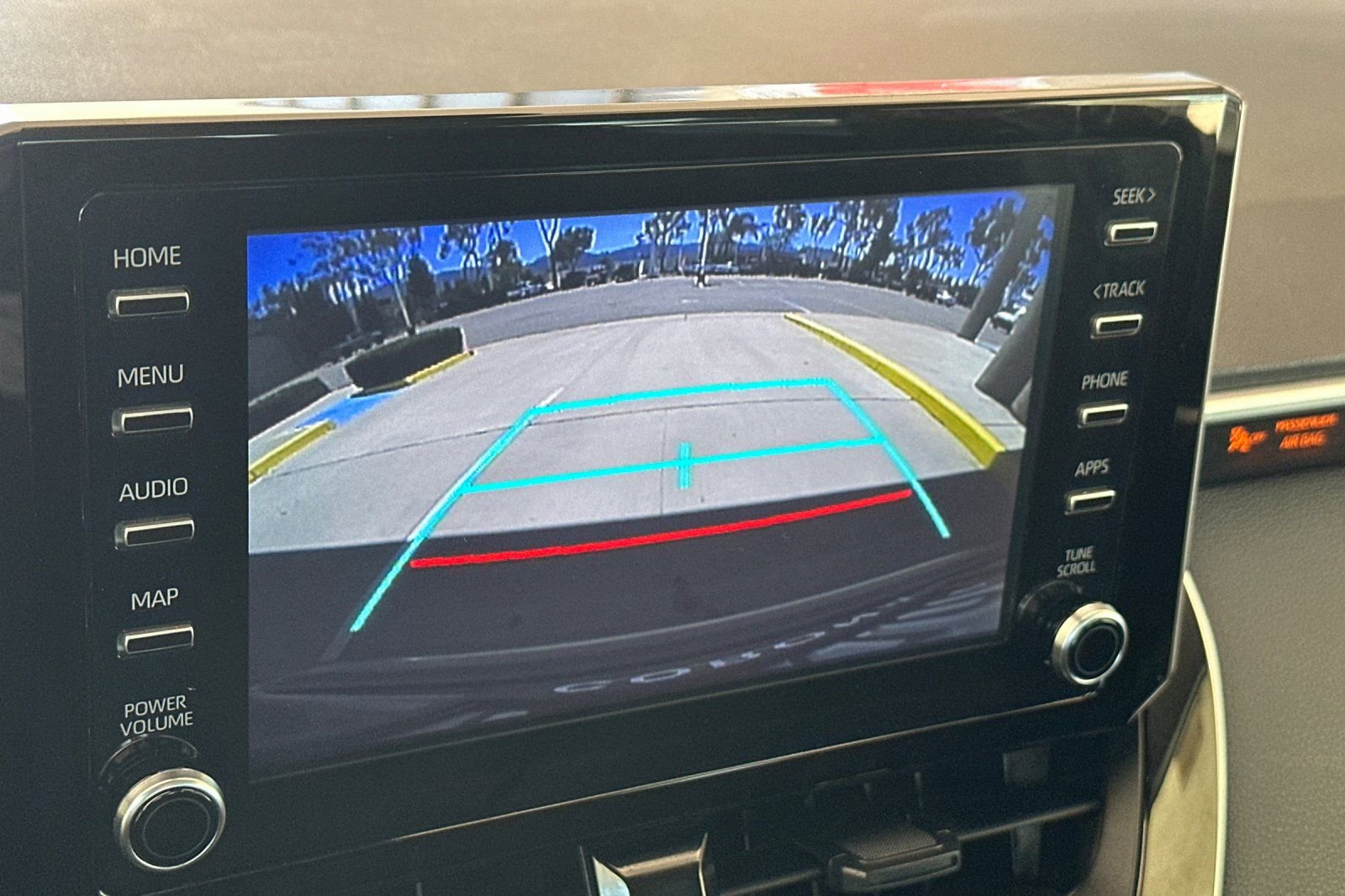 Used 2020 Toyota Corolla LE w/ Carpet Mat Package (TMS) image 19