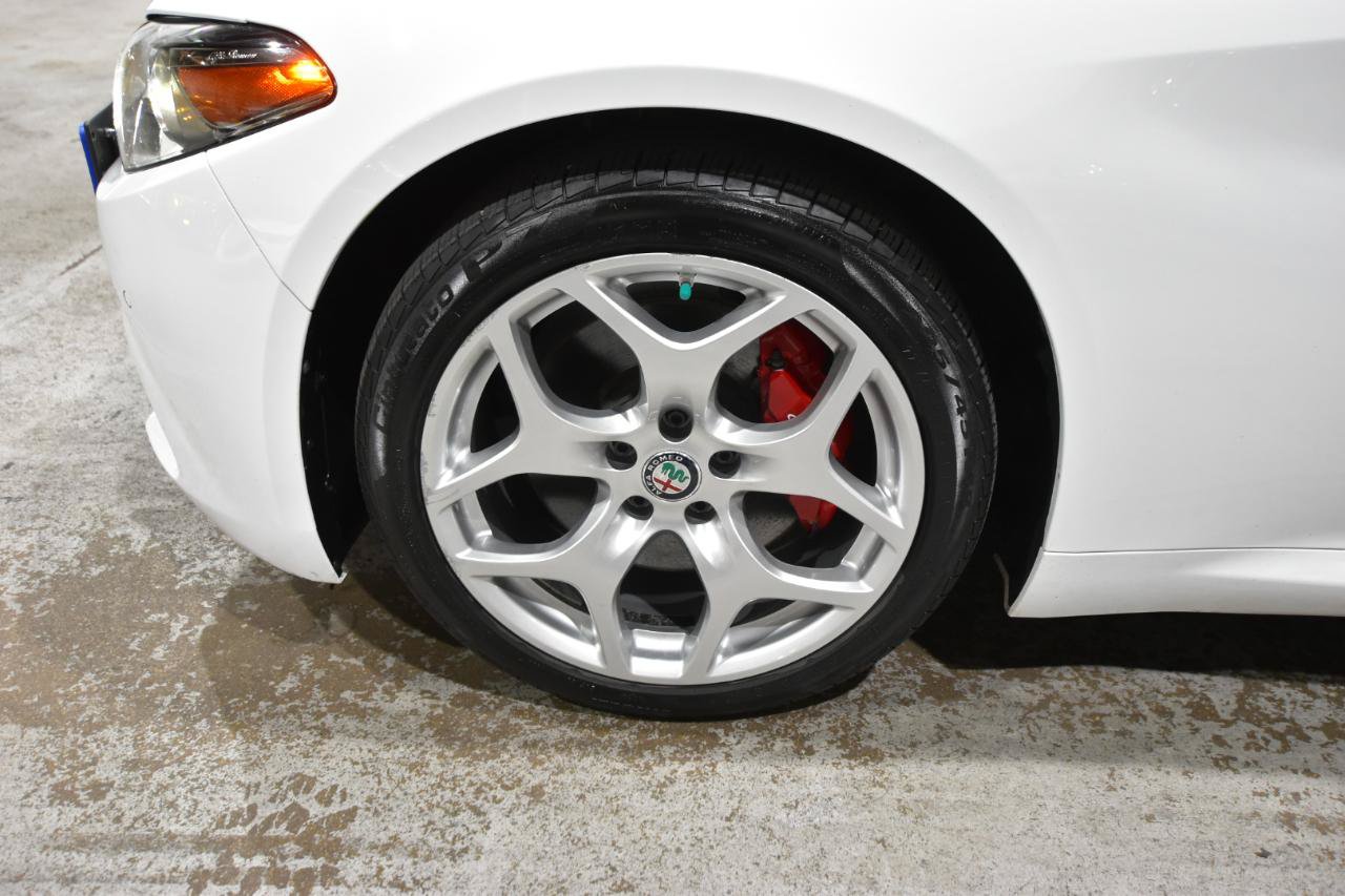 Used 2019 Alfa Romeo Giulia Ti AWD/4WD image 46