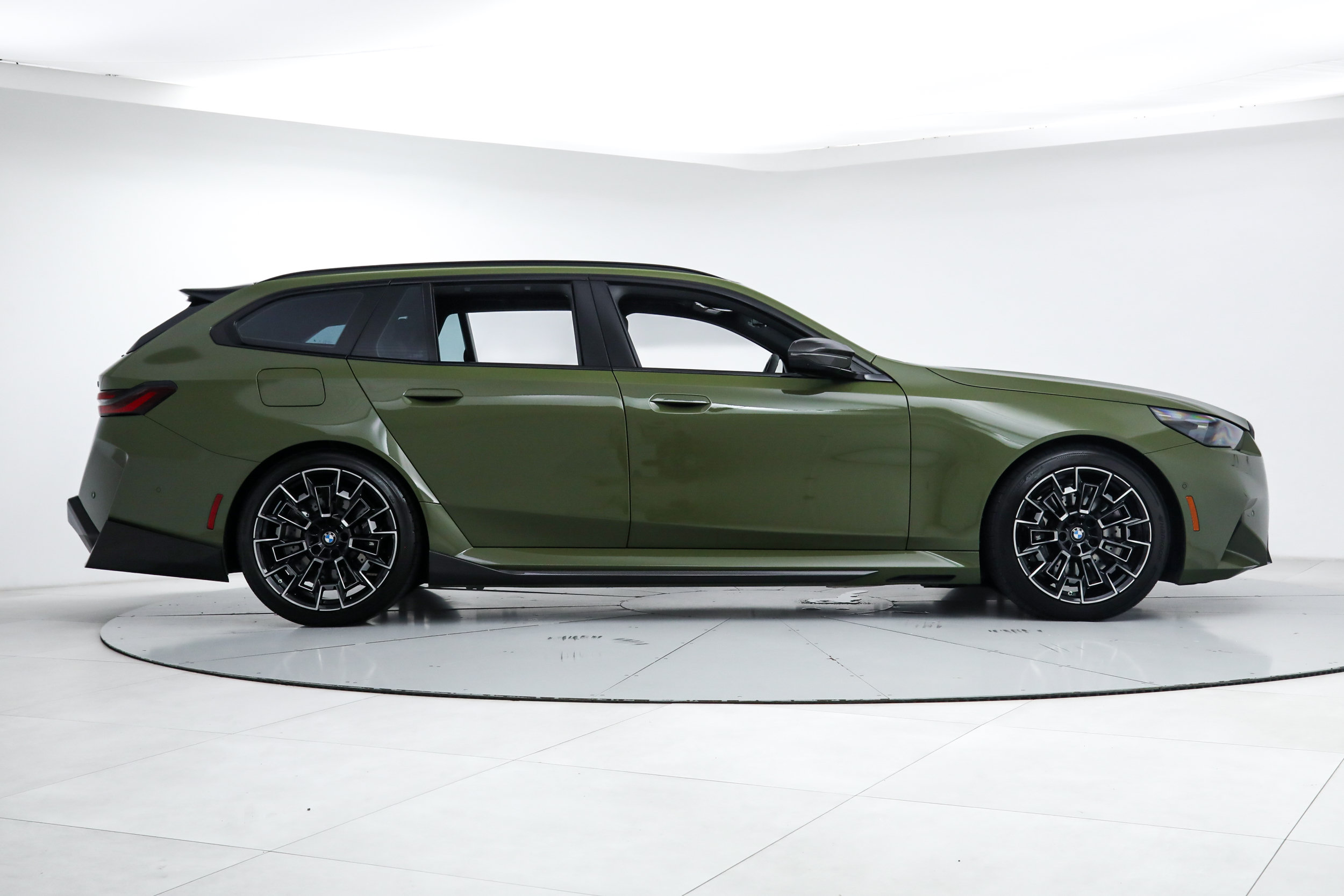 Used 2026 BMW M5 Touring w/ M Driver's Package AWD/4WD image 6