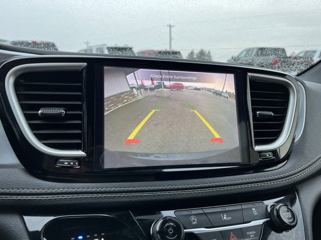 Used 2022 Chrysler Pacifica Touring image 47