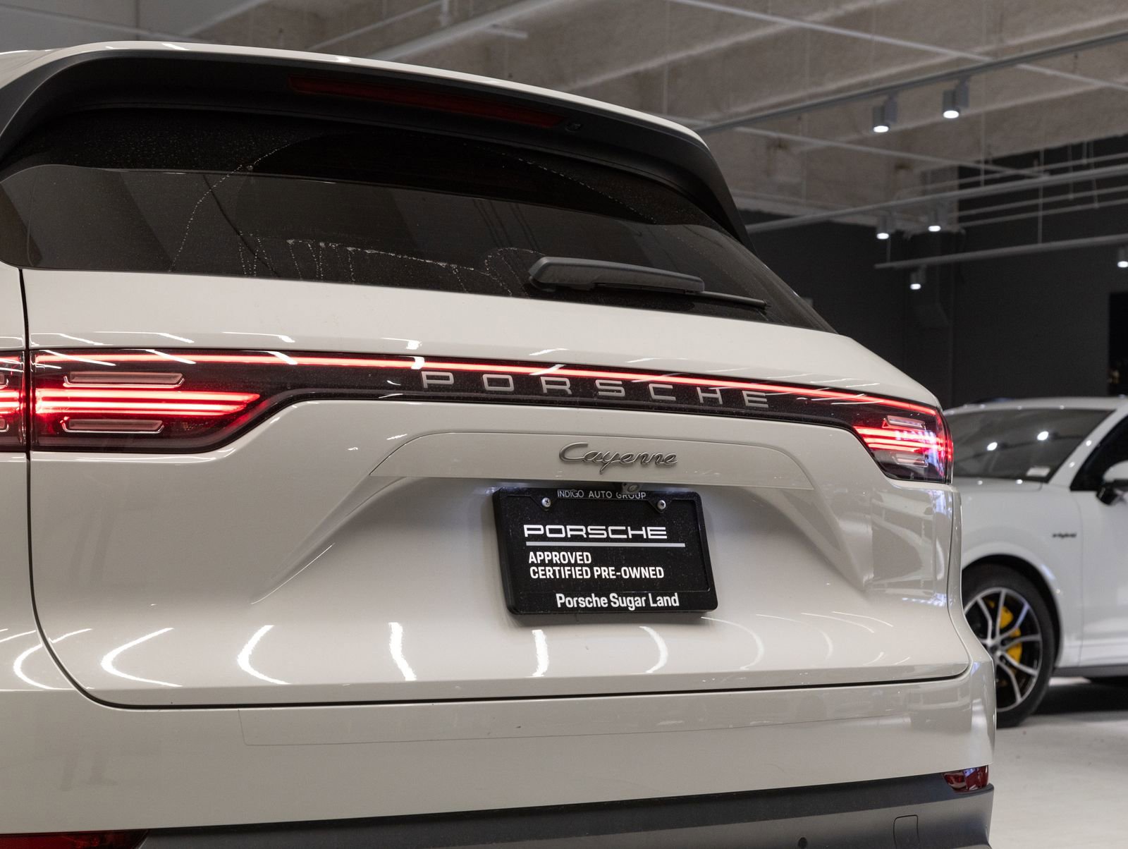 Certified 2023 Porsche Cayenne Platinum Edition image 32