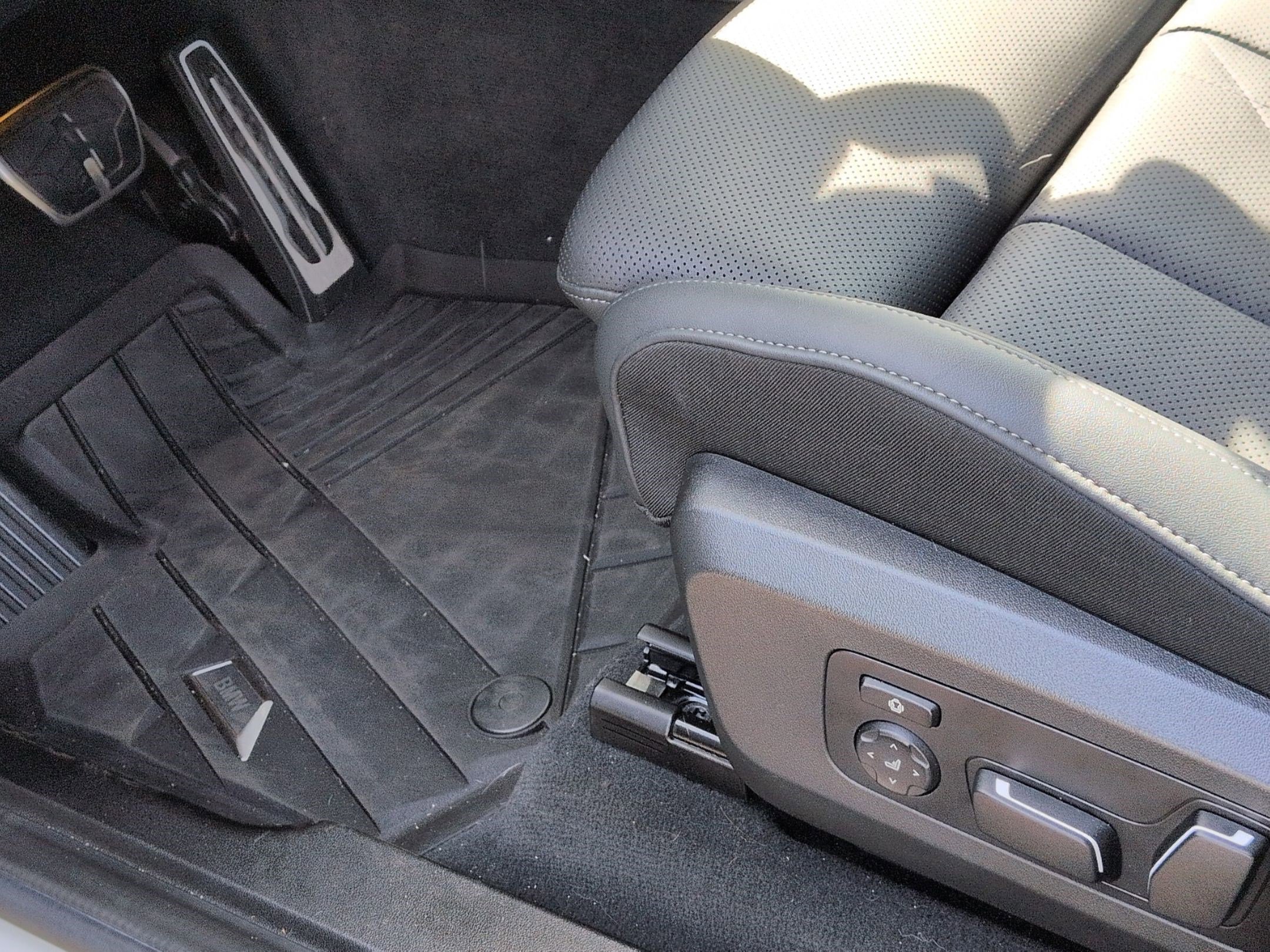 Used 2025 BMW X3 M50 w/ Premium Package image 17