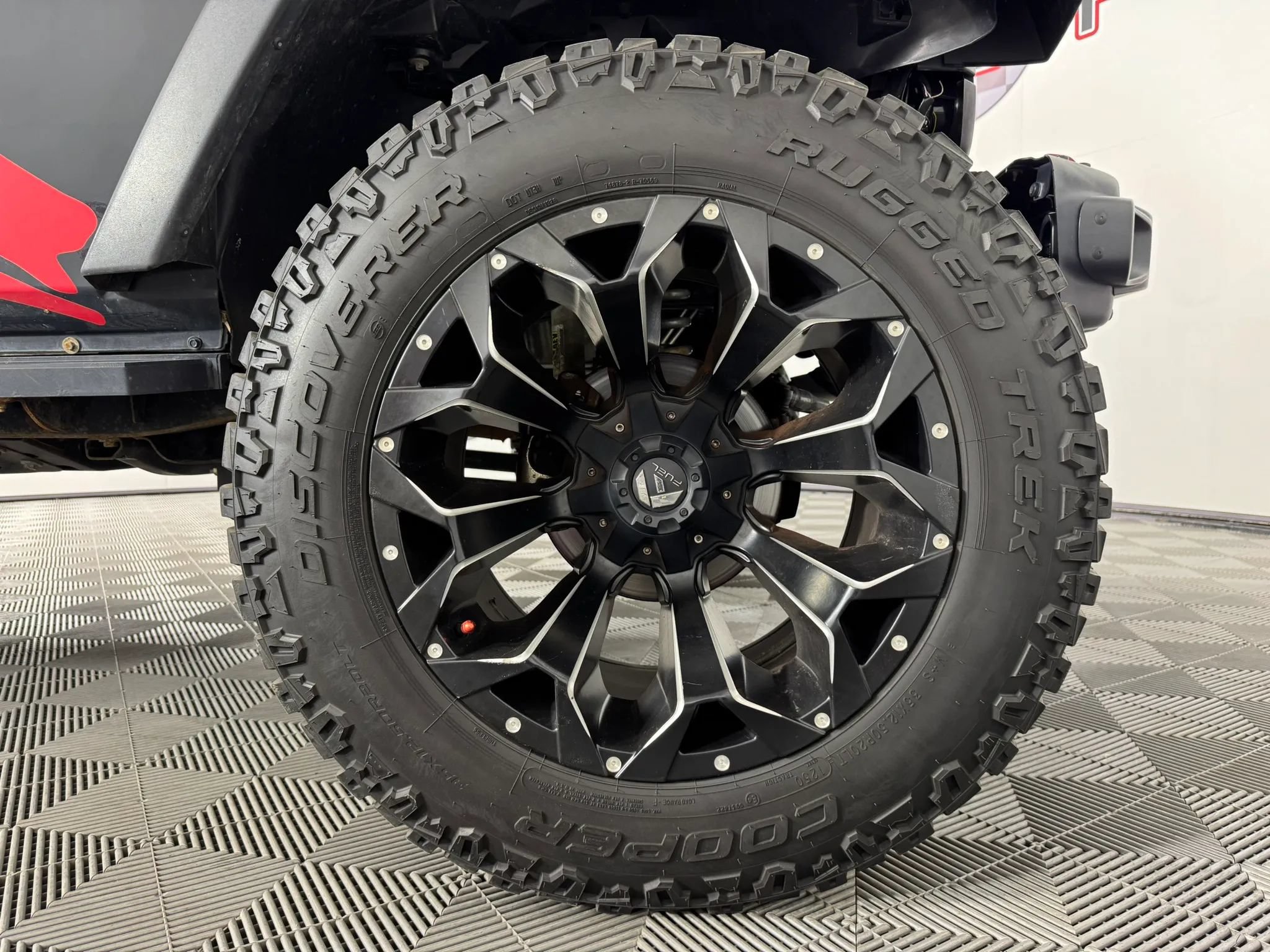 Used 2016 Jeep Wrangler Unlimited Rubicon AWD/4WD image 40