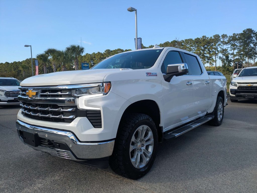 Used 2025 Chevrolet Silverado 1500 LTZ AWD/4WD image 8