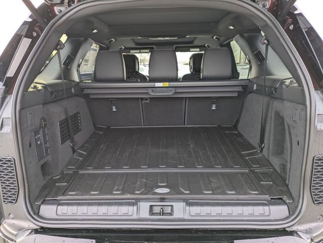 New 2026 Land Rover Discovery Limited Edition image 16