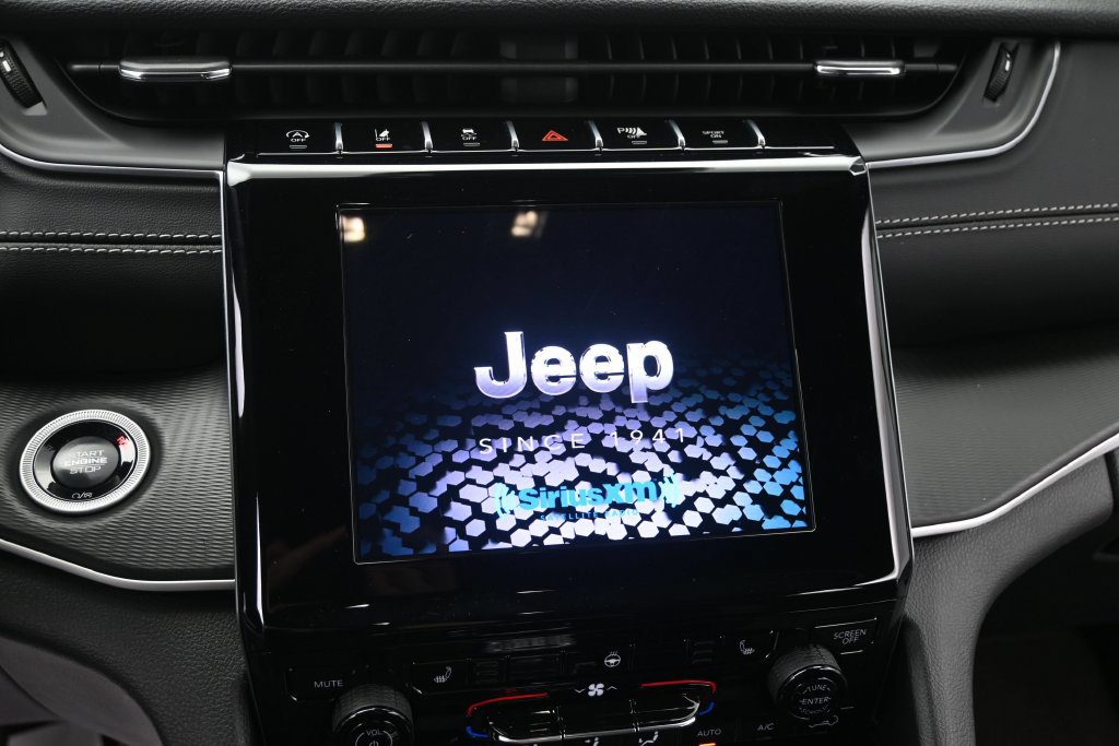 Used 2025 Jeep Grand Cherokee L Laredo w/ Luxury Tech Group I AWD/4WD image 28