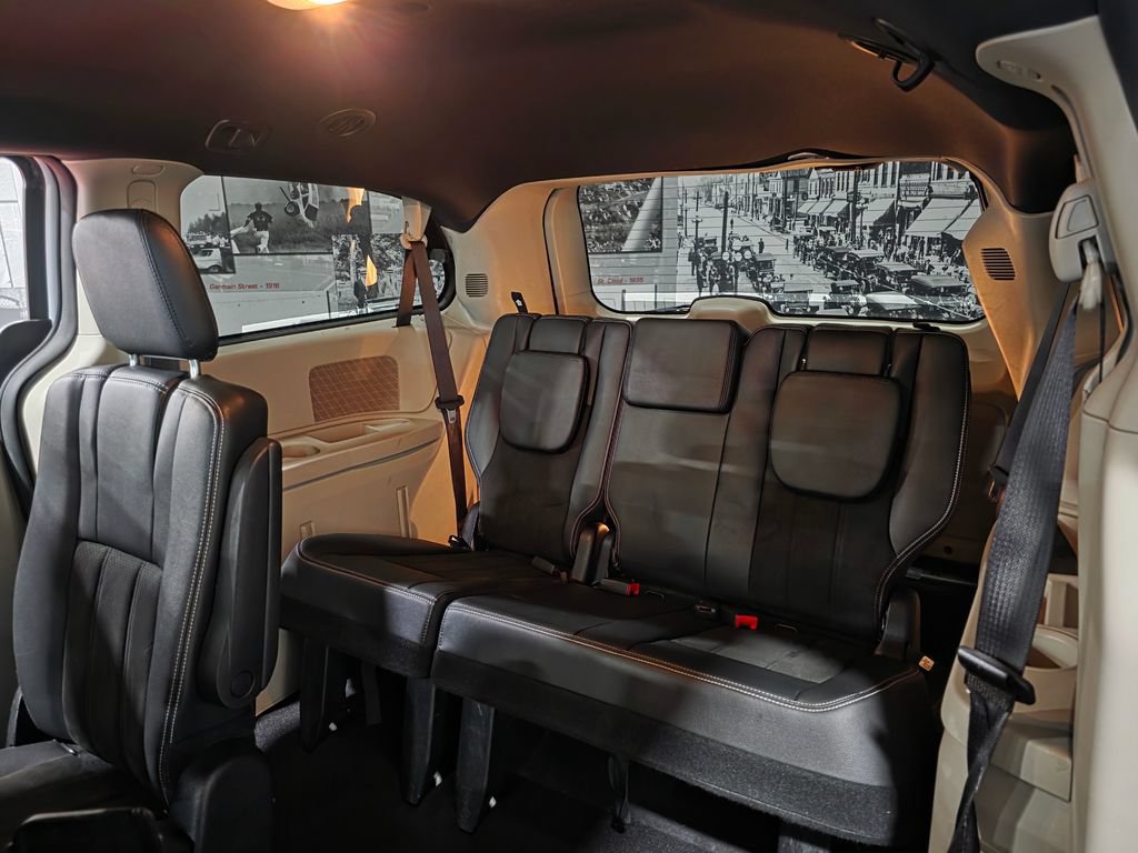 Used 2020 Dodge Grand Caravan SXT w/ Rear Park Assist Package FWD image 21