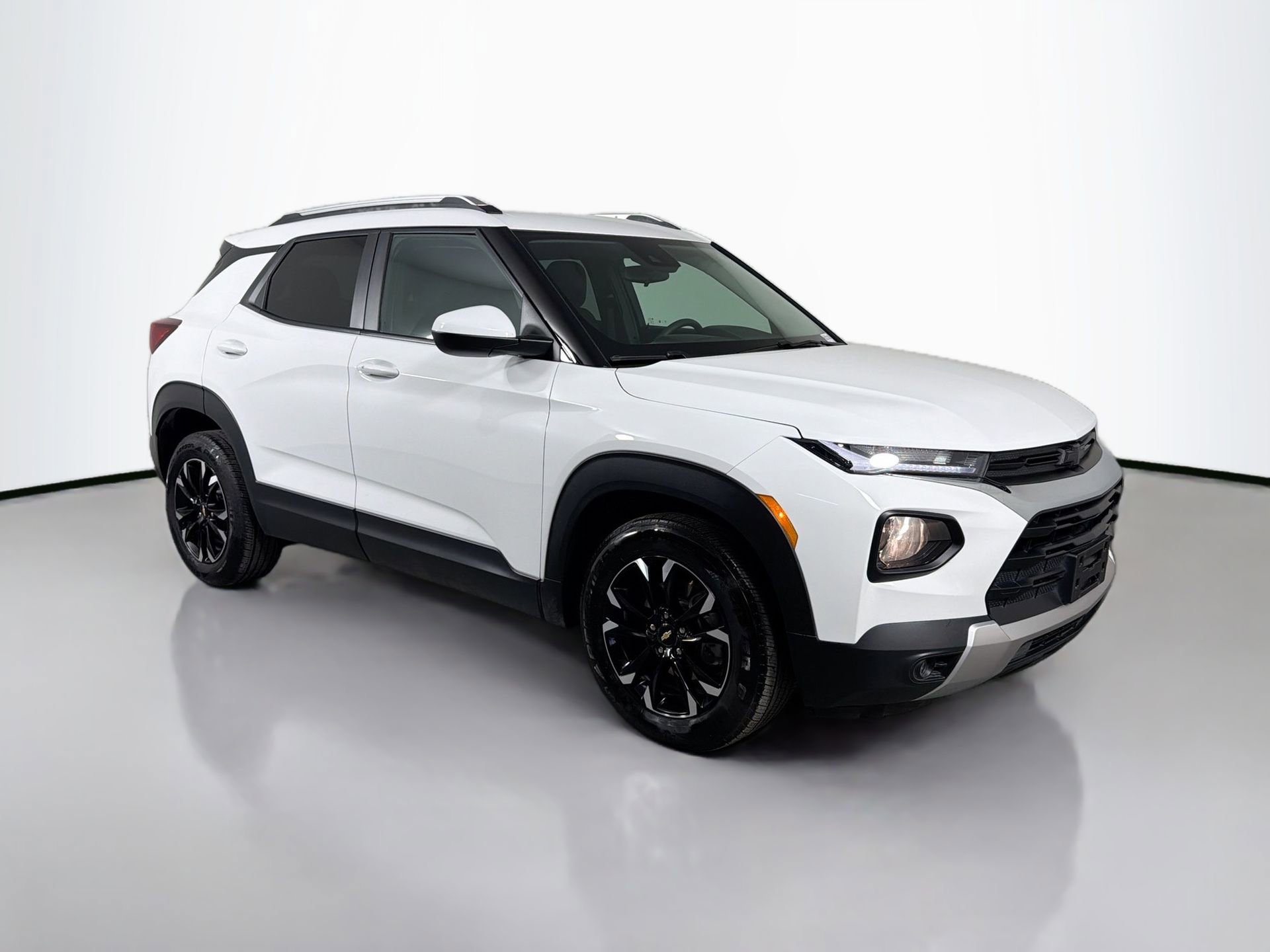 Used 2023 Chevrolet TrailBlazer LT image 3