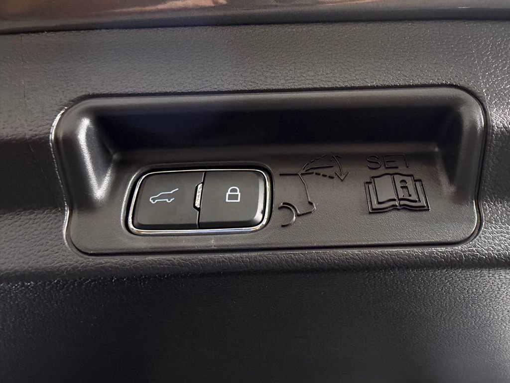 Used 2025 Ford Explorer ST-Line RWD image 33