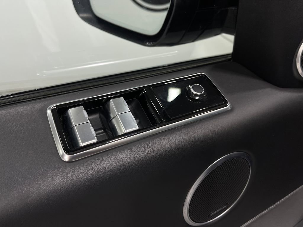 Used 2018 Land Rover Range Rover Sport HSE Dynamic image 17