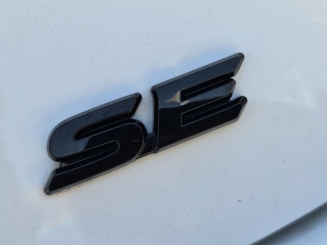 Used 2025 Toyota Camry SE w/ Convenience Package FWD image 9
