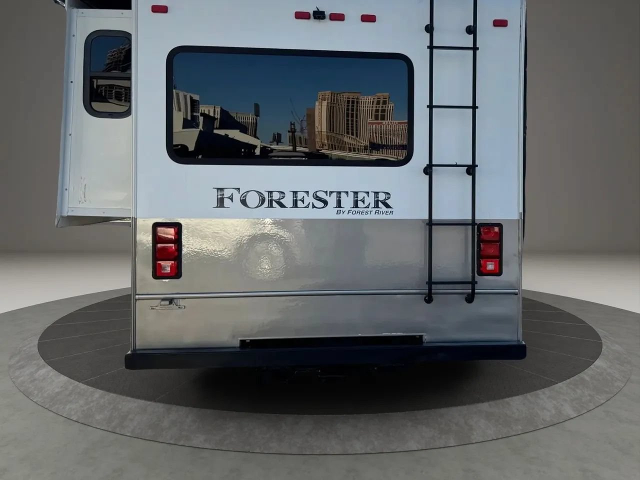 Used 2015 Ford E-450 and Econoline 450 Super Duty w/ Motorhome Prep Package RWD image 6