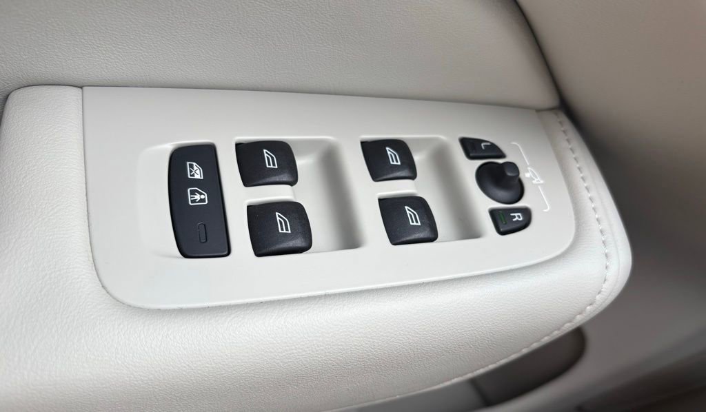 Used 2023 Volvo XC60 B5 Plus w/ Climate Package AWD/4WD image 29