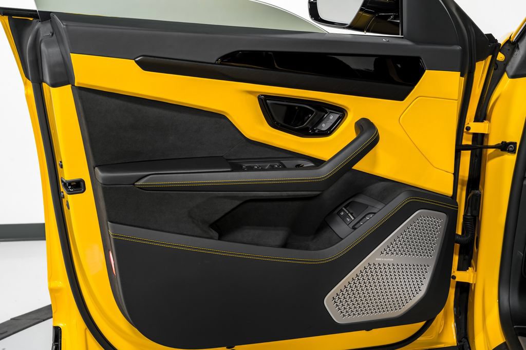 Used 2025 Lamborghini Urus S AWD/4WD image 9