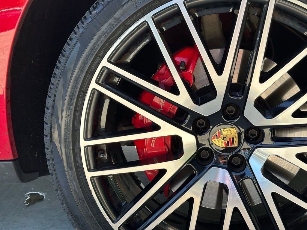 Certified 2024 Porsche Macan S image 16