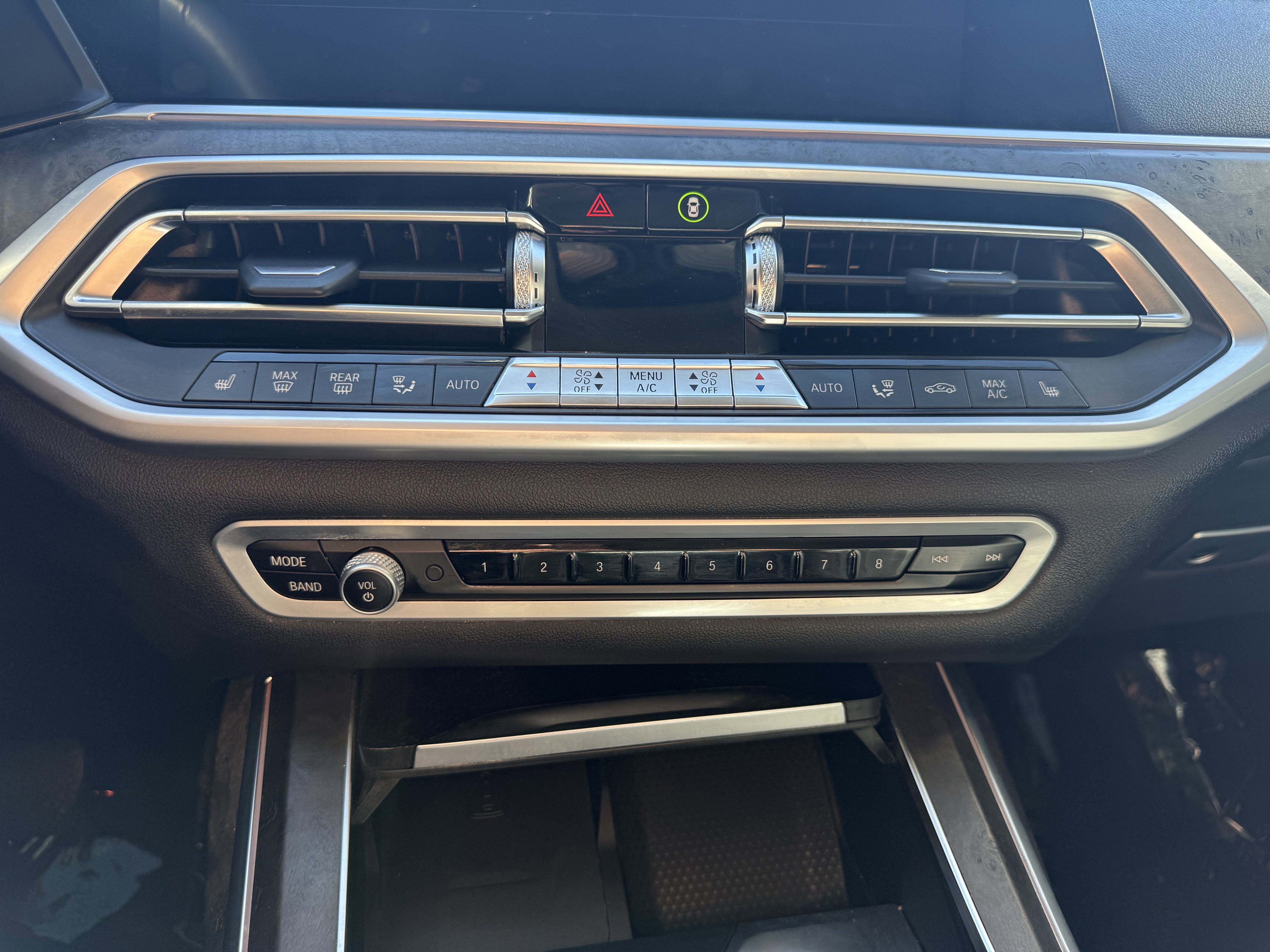 Used 2022 BMW X7 xDrive40i w/ Premium Package image 28