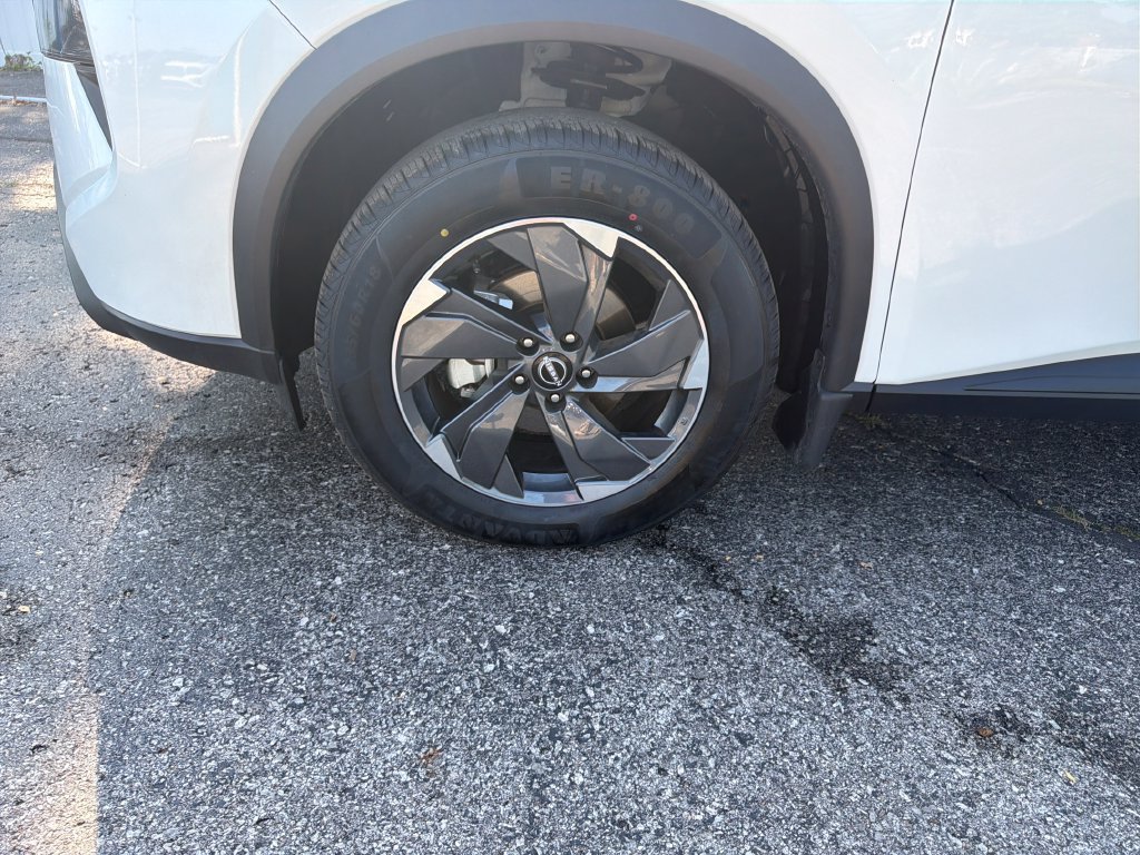 Certified 2025 Nissan Rogue SV w/ SV Premium Package FWD image 31