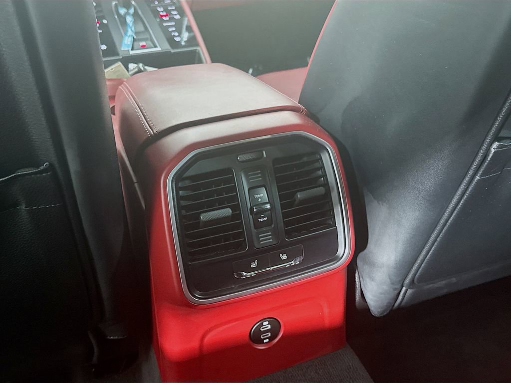 Certified 2023 Porsche Macan AWD/4WD image 27
