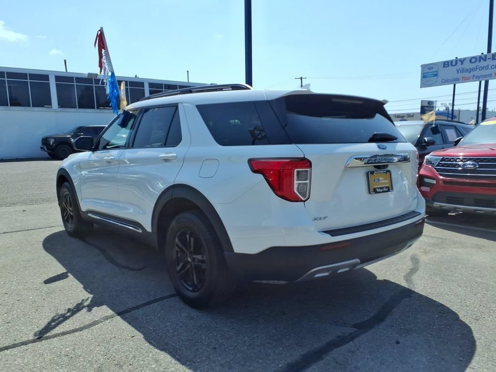 Used 2024 Ford Explorer XLT w/ Equipment Group 202A AWD/4WD image 9