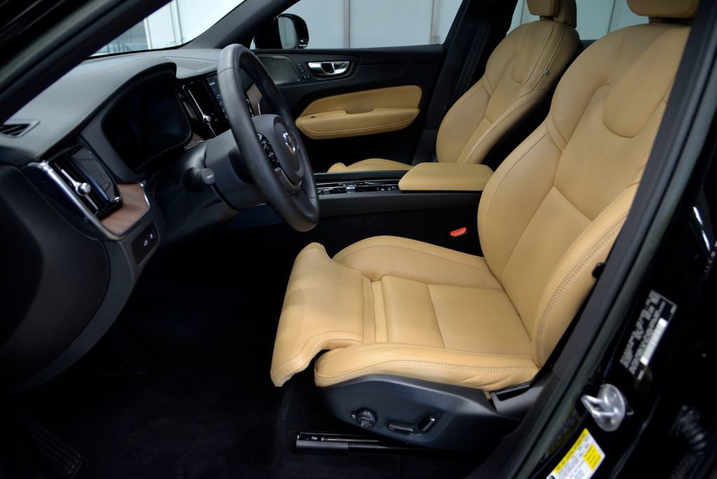 Used 2023 Volvo XC60 T8 Ultimate w/ Protection Package Premier image 15