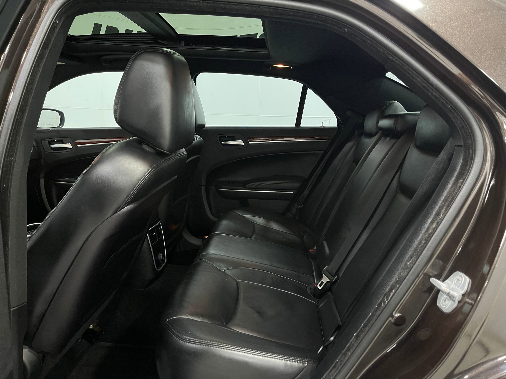 Used 2012 Chrysler 300 Limited image 27