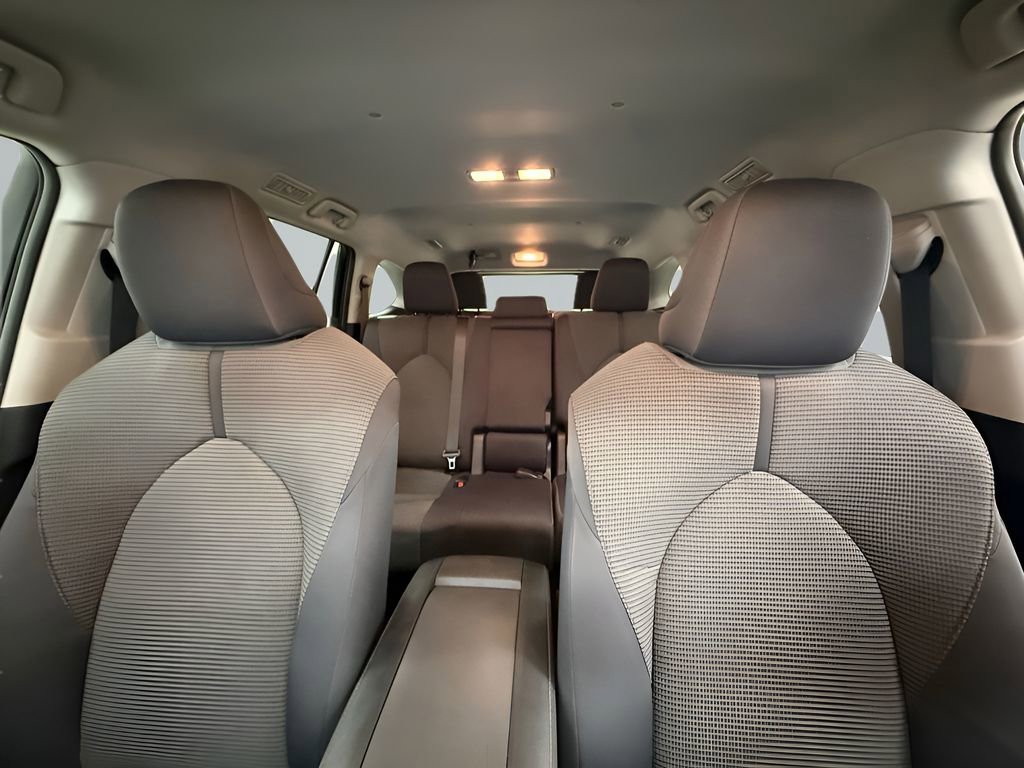 Used 2024 Toyota Highlander LE FWD image 15