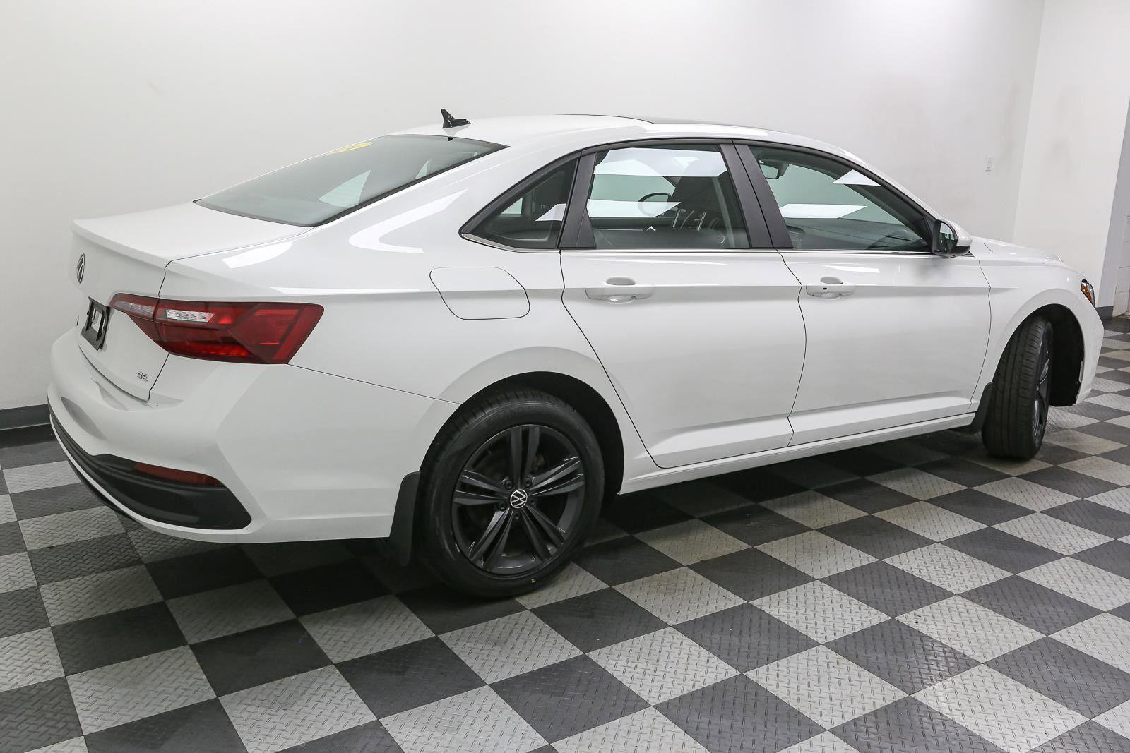 Used 2024 Volkswagen Jetta SE image 10
