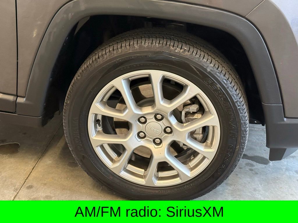 Used 2024 Jeep Compass Latitude w/ Sun and Sound Group AWD/4WD image 2