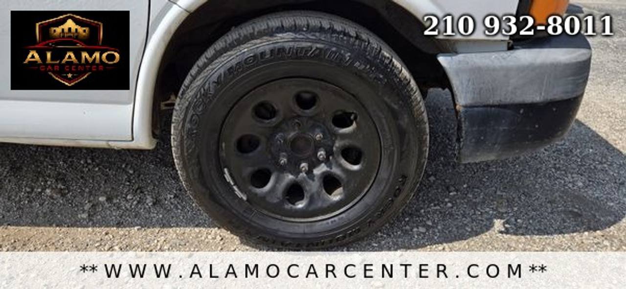 Used 2009 Chevrolet Express 1500 RWD image 12