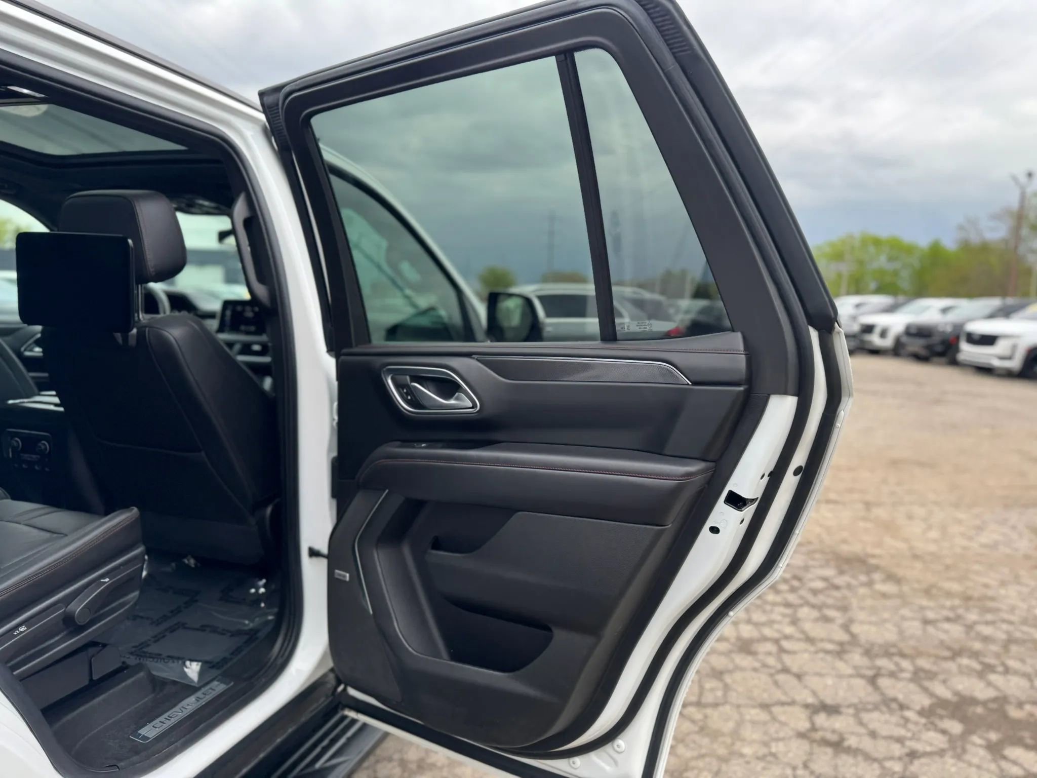 Used 2021 Chevrolet Tahoe RST w/ Luxury Package AWD/4WD image 25