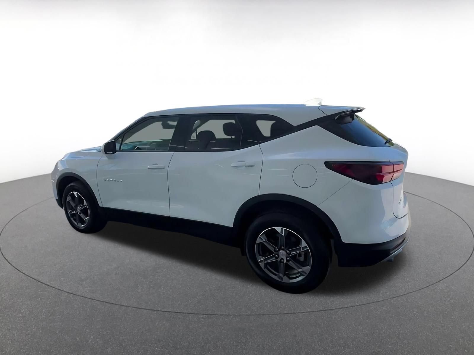 Used 2026 Chevrolet Blazer LT FWD image 9
