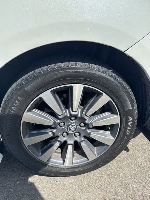 Used 2019 Toyota Sienna Limited Premium image 12