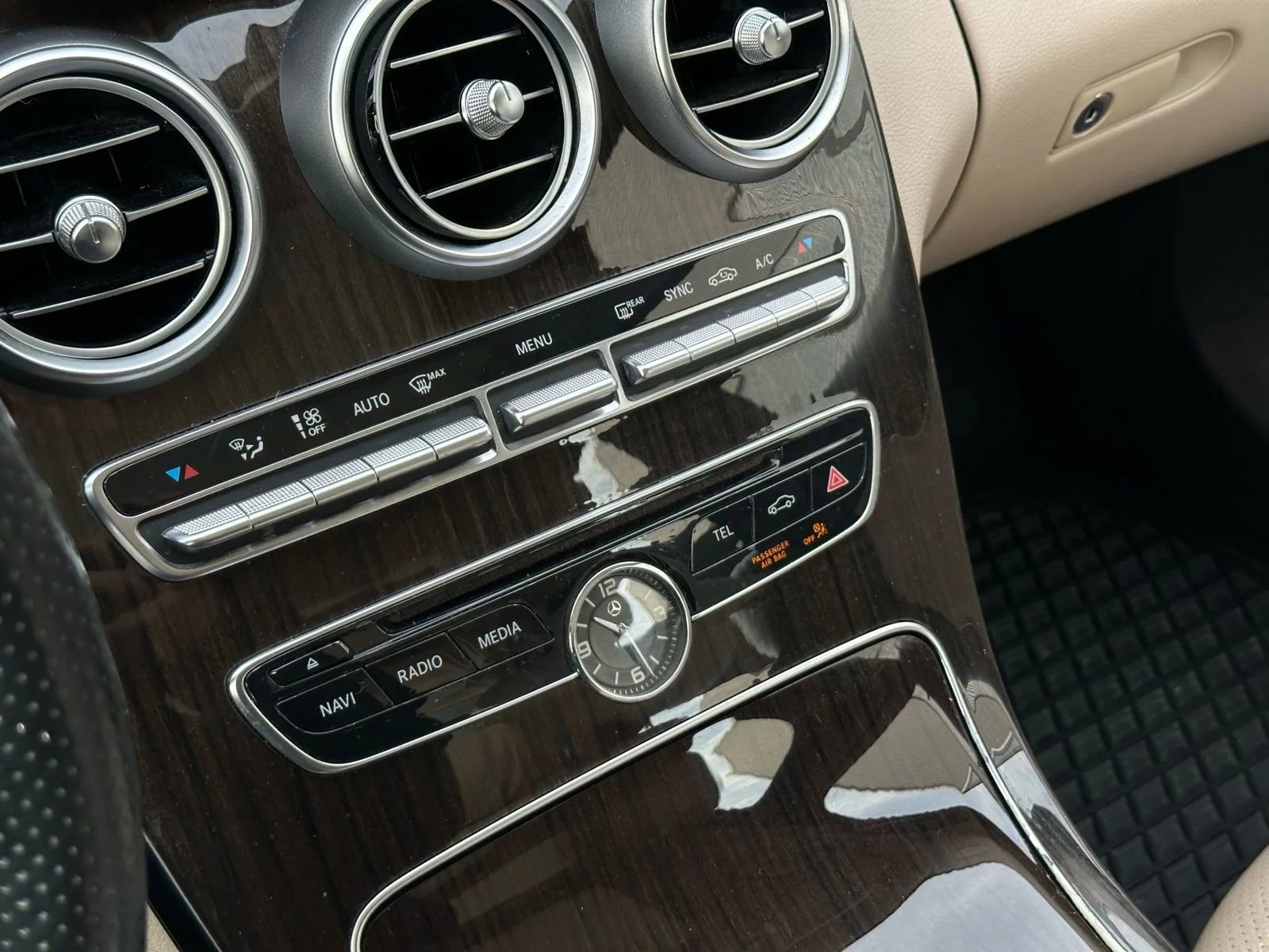 Used 2015 Mercedes-Benz C 300 4MATIC Sedan image 26