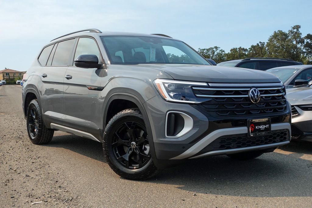 New 2026 Volkswagen Atlas Peak Edition image 3