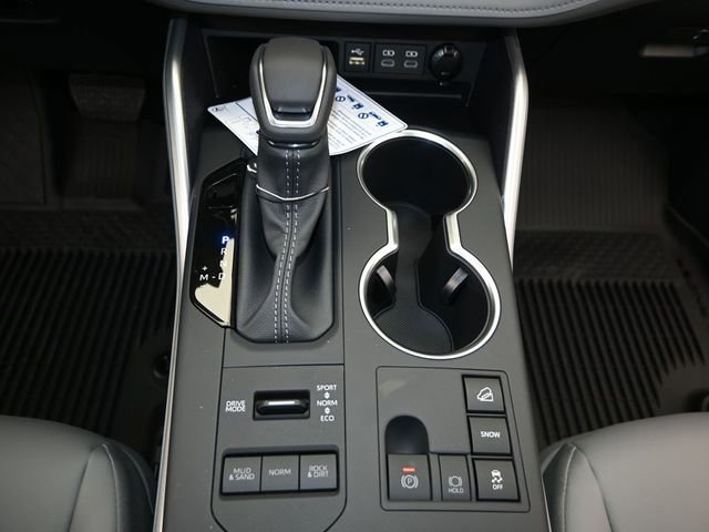 Used 2026 Toyota Highlander XLE image 8