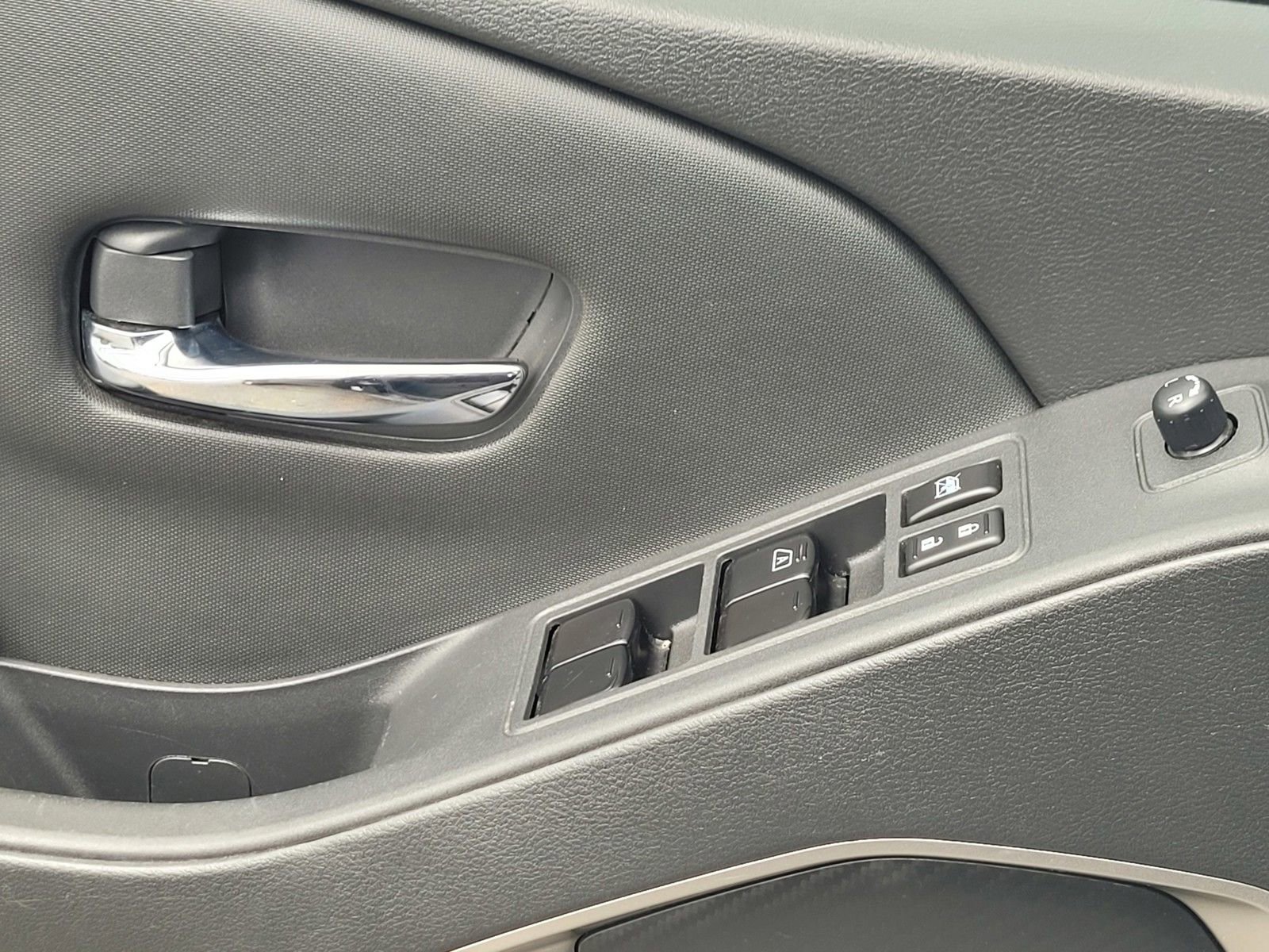 Used 2023 Nissan Frontier SV image 30