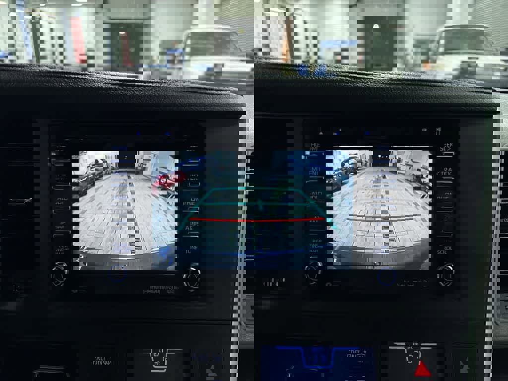 Used 2020 Toyota Sienna XLE w/ XLE Navigation Package image 27