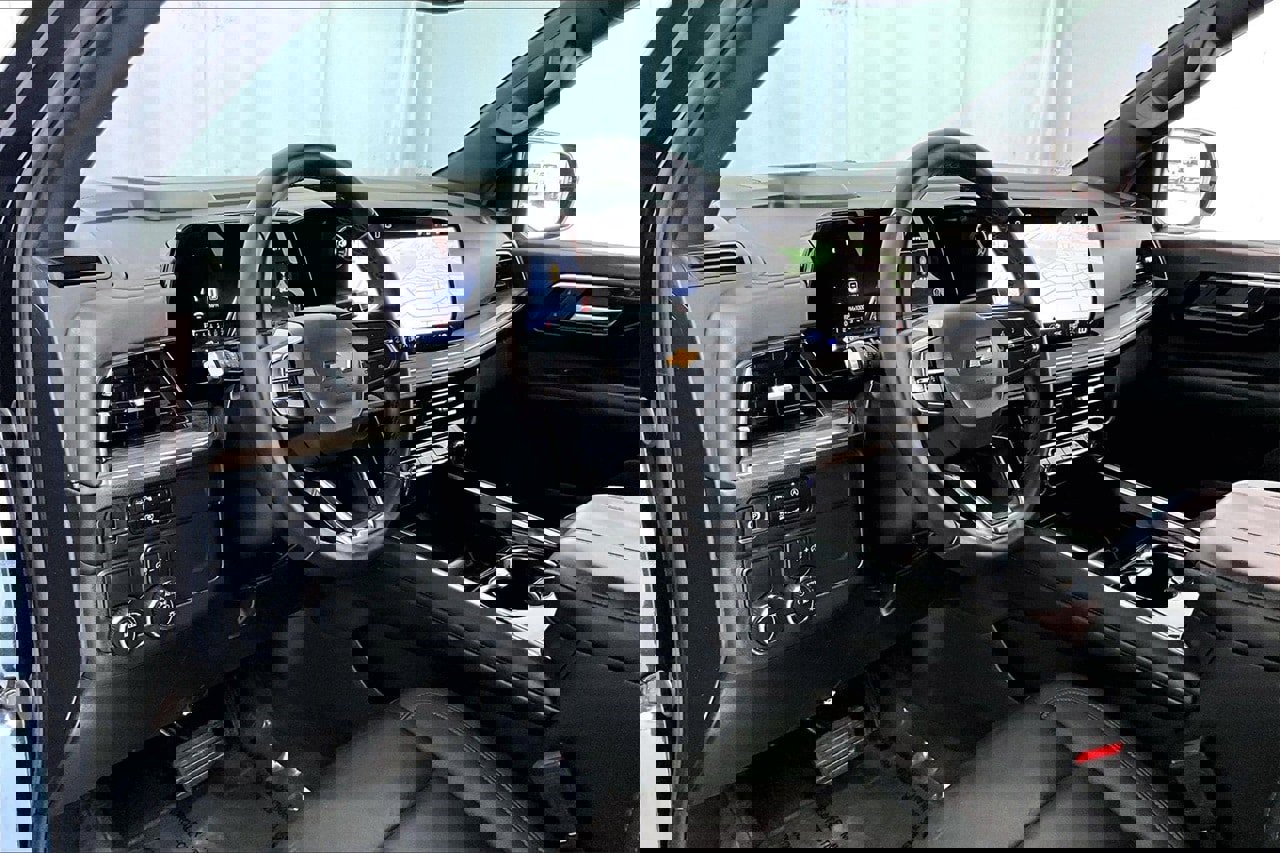 Used 2025 Chevrolet Tahoe LT image 14