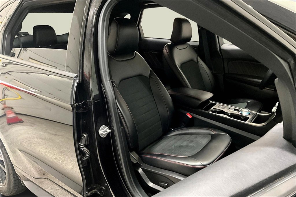 Used 2023 Ford Edge ST-Line image 27