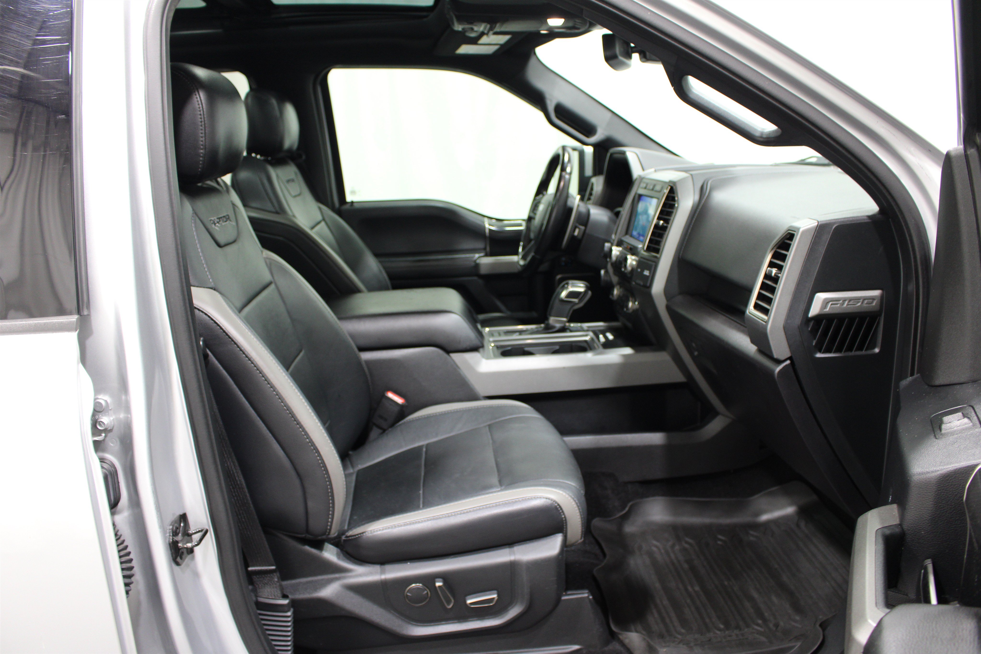 Used 2017 Ford F150 Raptor w/ Equipment Group 802A Luxury AWD/4WD image 26