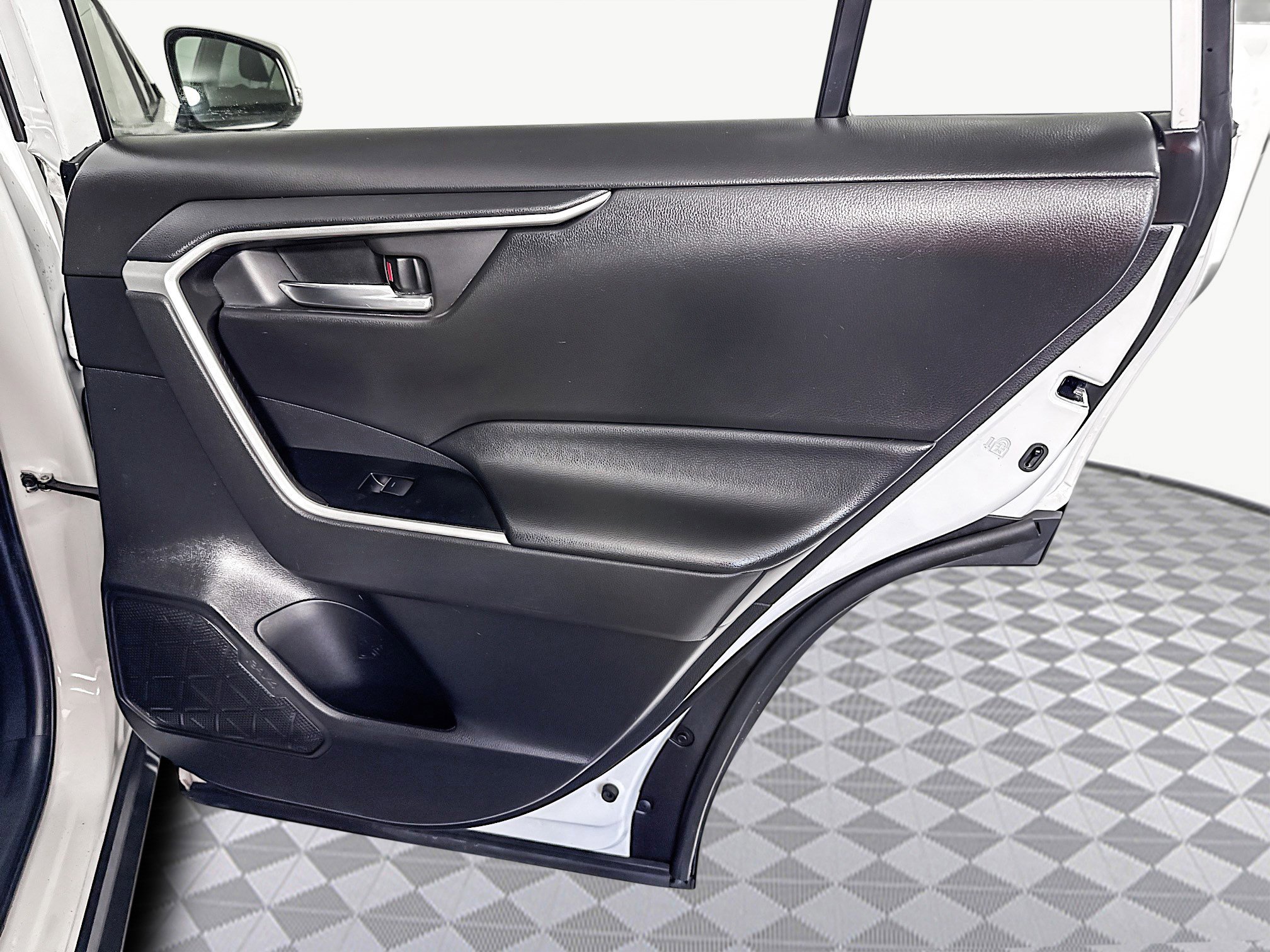 Used 2022 Toyota RAV4 XLE image 28