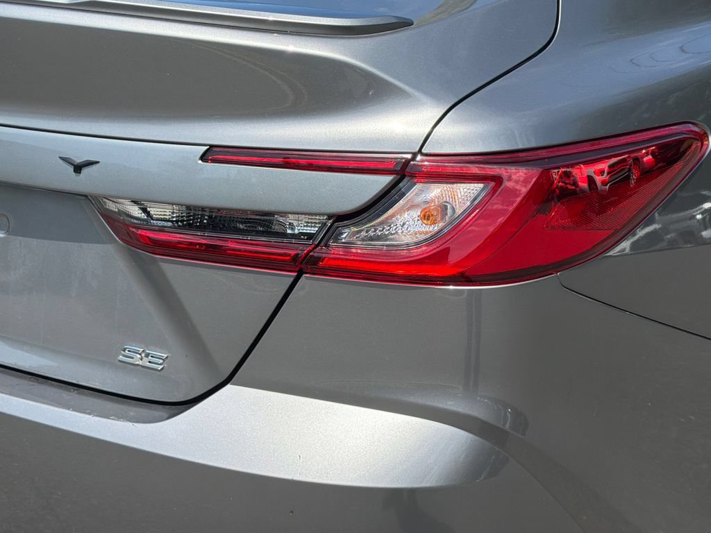 Used 2025 Toyota Camry SE w/ Convenience Package FWD image 5
