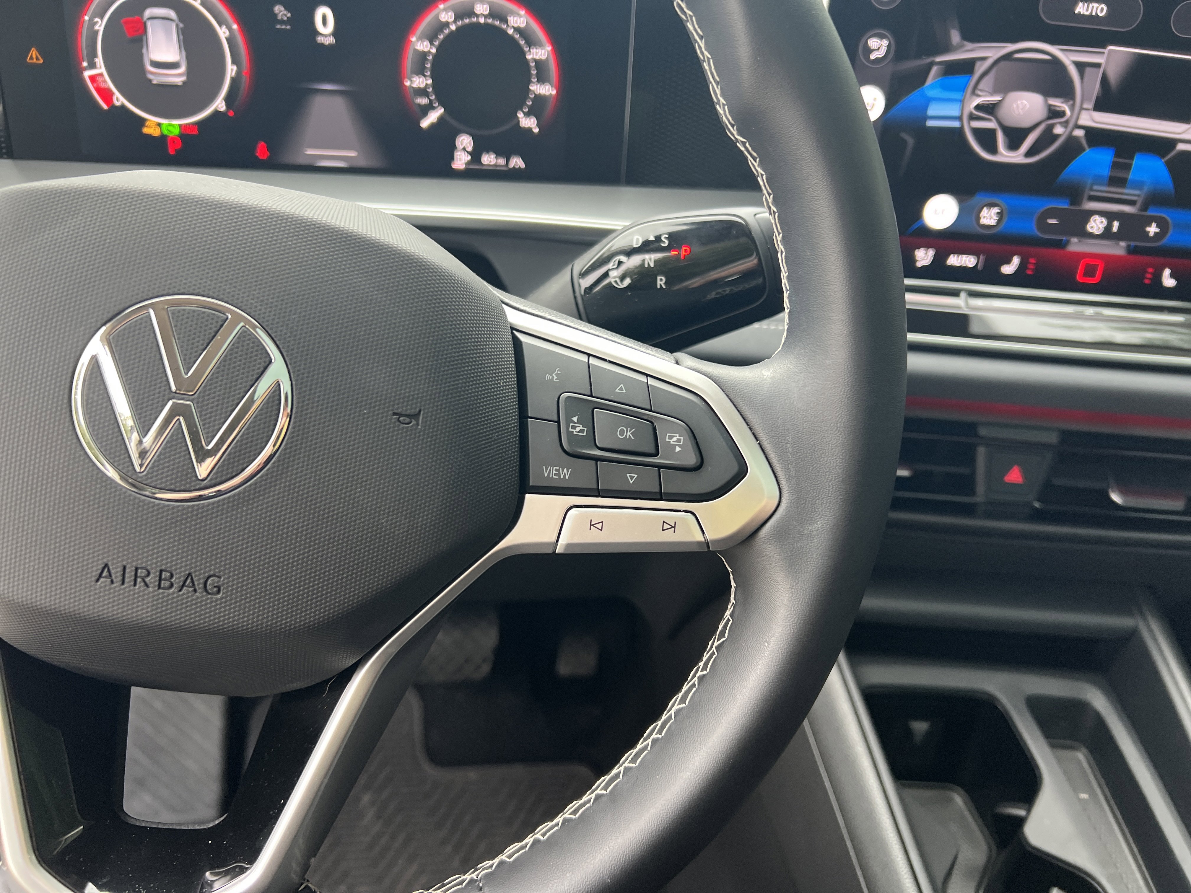Certified 2025 Volkswagen Tiguan SE w/ Panoramic Sunroof Package AWD/4WD image 19