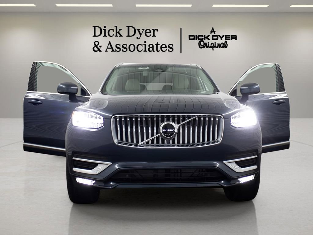 Certified 2025 Volvo XC90 B6 Plus w/ Protection Package Premier image 9