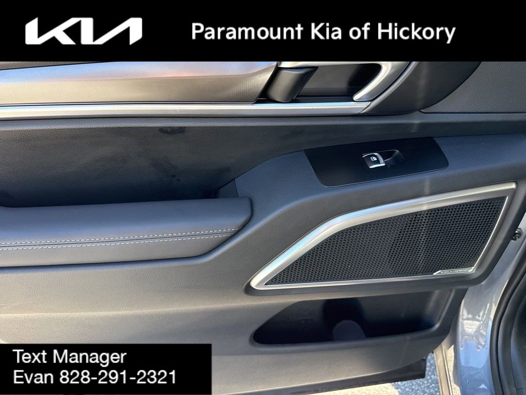 Used 2025 Kia Telluride S image 17