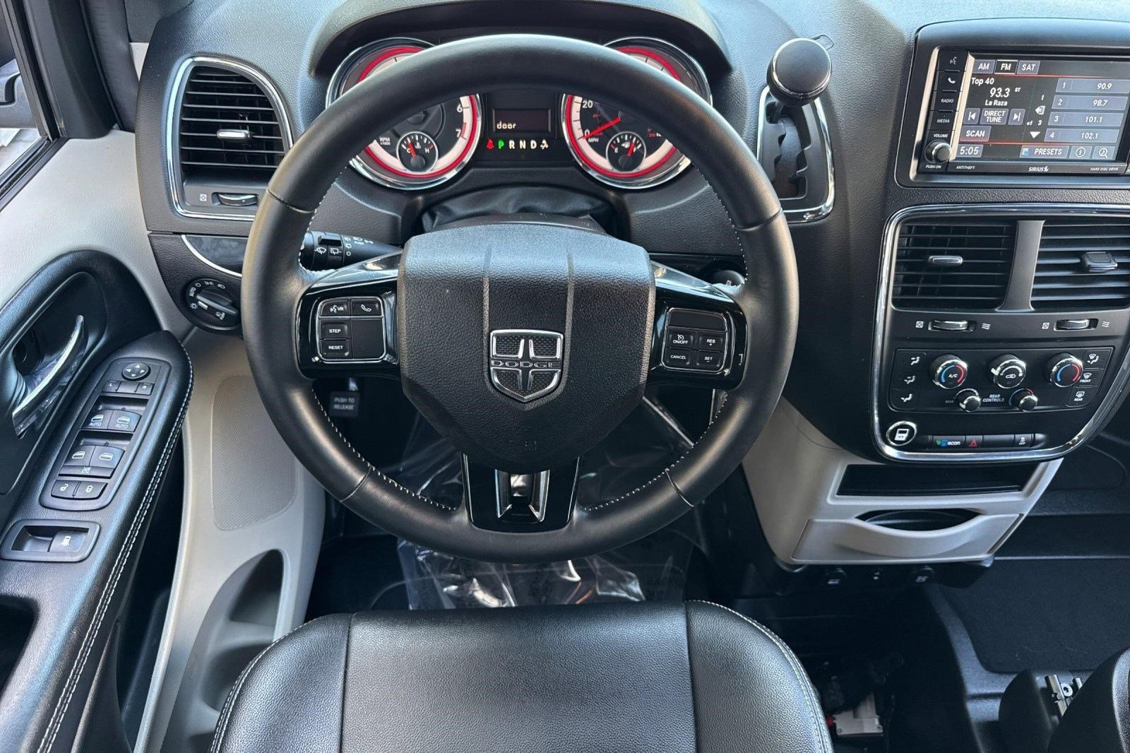 Used 2019 Dodge Grand Caravan SXT image 28