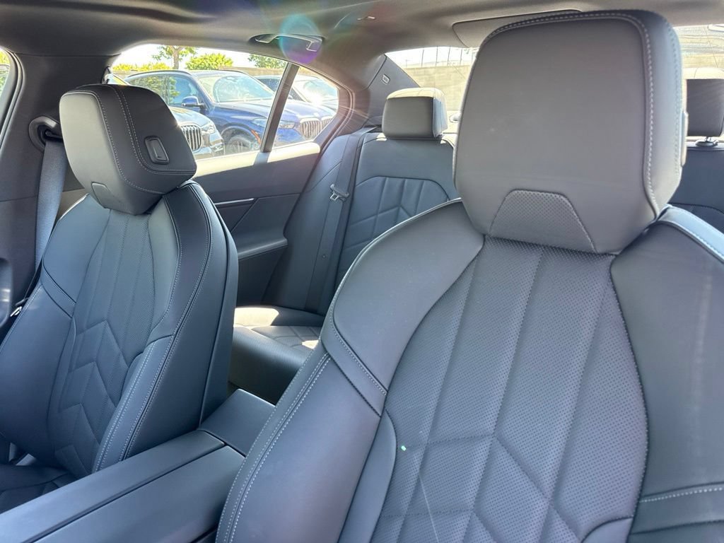 Used 2026 BMW 530i w/ Premium Package RWD image 22