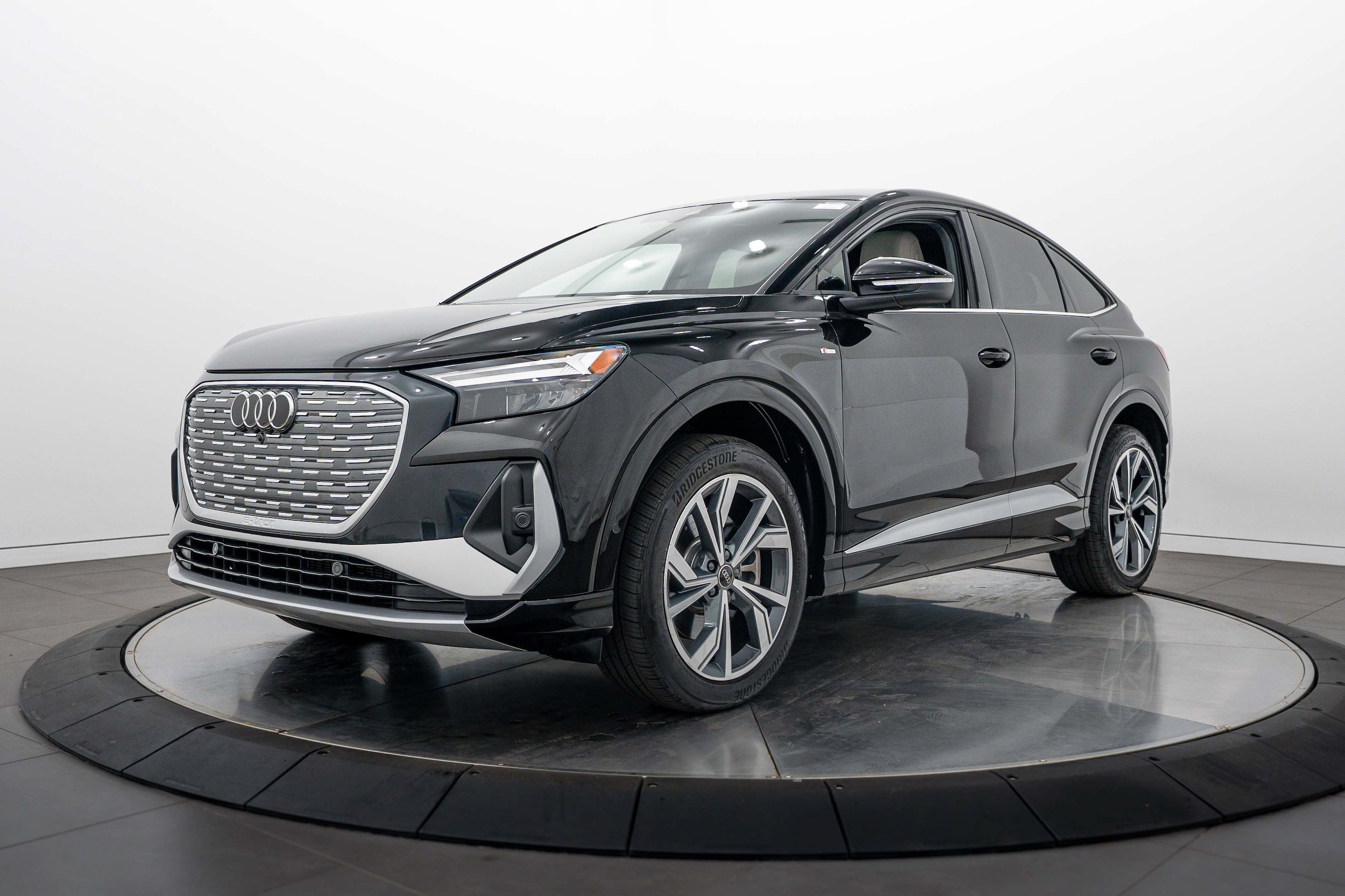 Certified 2023 Audi Q4 e-tron Premium Plus w/ Premium Plus AWD/4WD image 7