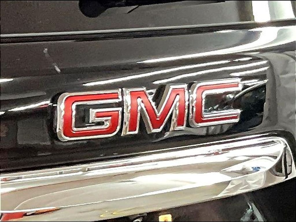 Used 2024 GMC Terrain SLT AWD/4WD image 25